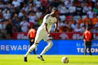 Javier Balboa durante el partido de Leyendas en entre el Real Madrid y el Fútbol Club Barcelona.