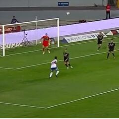 Así fue el nuevo golazo de Alexander Aravena, figura de la UC