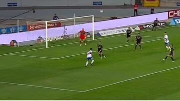 Así fue el nuevo golazo de Alexander Aravena, figura de la UC