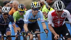 Julian Alaphilippe, Wout van Aert, Marc Hirschi y Primoz Roglic durante la disputa de la prueba de fondo de los Mundiales de Ciclismo en Ruta de Imola 2020.