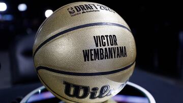 NEW YORK, NEW YORK - JUNE 22: A detailed view of a golden draft ball of Victor Wembanyama is seen prior to the first round of the 2023 NBA Draft at Barclays Center on June 22, 2023 in the Brooklyn borough of New York City. NOTE TO USER: User expressly acknowledges and agrees that, by downloading and or using this photograph, User is consenting to the terms and conditions of the Getty Images License Agreement.   Sarah Stier/Getty Images/AFP (Photo by Sarah Stier / GETTY IMAGES NORTH AMERICA / Getty Images via AFP)