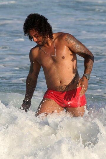 Marcelo relaxes with his family at the beach in Rio de Janeiro.