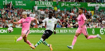 Lago Junior redondeó la goleada del Racing con una espectacular vaselina.