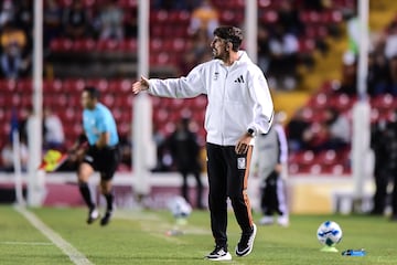  Veljko Paunovic head coach of Tigres during the 8th round match between Queretaro and Tigres UANL as part of the Liga BBVA MX, Torneo Apertura 2024 at La Corregidora Stadium on September 17, 2024 in Santiago de Queretaro, Mexico.