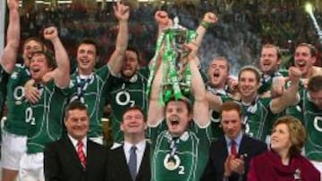 La selección irlandesa de rugby levanta el trofeo del Seis Naciones tras vencer a la selección de Gales y, de este modo, consiguió alzarse con el Grand Slam.