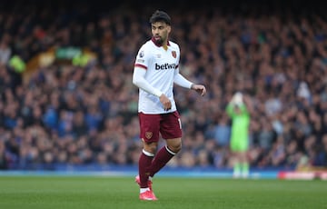La bajada de valor de Lucas Paquet¨¢ tiene que ver m¨¢s con temas extradeportivos que por una bajada de nivel competitivo.
A finales de la temporada pasada, la FA anunci¨® que el centrocampista brasile?o del West Ham estaba siendo investigado por infringir la normativa de apuestas deportivas. En marzo de 2025, comenz¨® el juicio y la FA (fedreaci¨®n inglesa de f¨²tbol) ped¨ªa la sanci¨®n de por vida al brasile?o. Hasta el momento Paquet¨¢ no ha recibido sanci¨®n alguna.