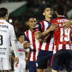 Alan Pulido anotó en México por primera vez en 872 días