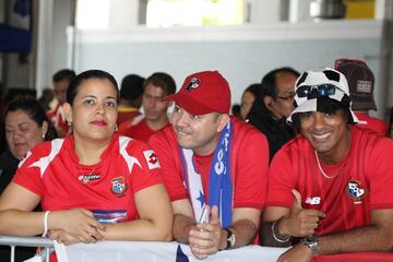 Las aficiones del Panamá-Bolivia en Orlando.