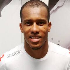 Copete hace triplete con Santos para la victoria ante Sao Paulo