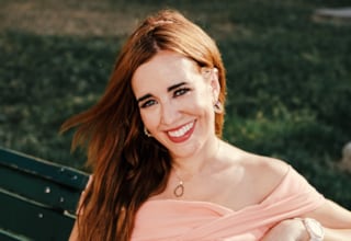 Lara Ferreiro, psicóloga: “Cuando llegan las cenas de empresa, es el momento del año en el que más infidelidades hay”