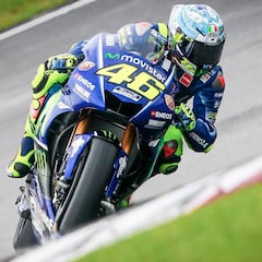 Yamaha tiene un carenado doble en busca del efecto de las alas