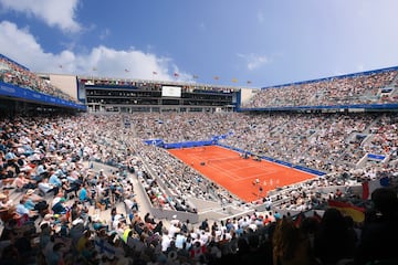 Un complejo deportivo emblemático en el corazón de París que cuenta con más de 10 hectáreas y 18 canchas de tierra batida. Las dos pistas principales, la Philippe Chatrier y la Suzanne Lenglen, serán el epicentro del tenis y el boxeo olímpico del 27 de julio al 4 de agosto. En Roland Garros se han vivido algunos de los momentos más importantes de la historia del tenis y cuenta con récords sin igual como los 14 títulos de Rafael Nadal en el Abierto de Francia.