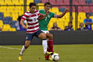 Nació en Los Ángeles, se formó futbolísticamente en los Estados Unidos pero se dio a conocer en México, no obstante, nunca fue considerado para el combinado tricolor, por lo que en 2007 debutó con USMNT.