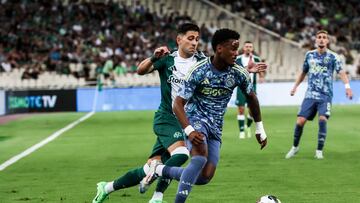 Hato huye de la presión de Kotsiras.