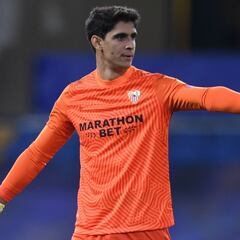 Bono, estupefacto: "Los delanteros tienen suerte de marcar; increíble"