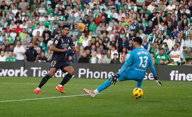 Bellingham cumple, el Madrid no