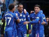 Soccer Football - Premier League - Chelsea v Burnley - Stamford Bridge, London, Britain - February 21, 2026 Chelsea's Joao Pedro celebrates scoring their first goal with teammates Action Images via Reuters/John Sibley EDITORIAL USE ONLY. NO USE WITH UNAUTHORIZED AUDIO, VIDEO, DATA, FIXTURE LISTS, CLUB/LEAGUE LOGOS OR 'LIVE' SERVICES. ONLINE IN-MATCH USE LIMITED TO 120 IMAGES, NO VIDEO EMULATION. NO USE IN BETTING, GAMES OR SINGLE CLUB/LEAGUE/PLAYER PUBLICATIONS. PLEASE CONTACT YOUR ACCOUNT REPRESENTATIVE FOR FURTHER DETAILS..