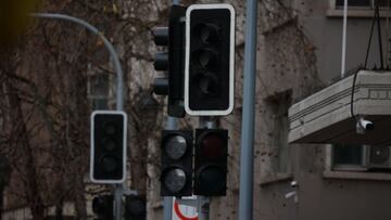 Las consecuencias del corte de luz en Chile: fallos en telecomunicaciones, refuerzos en el transporte...