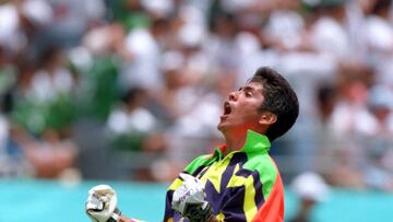 Jorge Campos, Mexico goalkeeper (Photo by Neal Simpson/EMPICS via Getty Images)