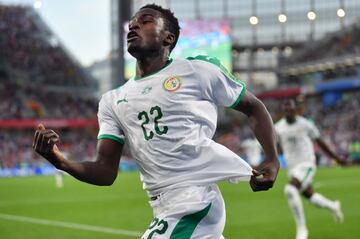Con 19 años deslumbro en la lateral de Senegal, parecía tener años de experiencia y hasta anotó un gol en la justa.