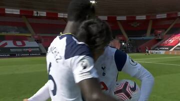 El abrazo de Davinson S&aacute;nchez a Son por su primer p&oacute;ker