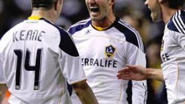 Beckham celebra con Robbie Keane uno de los goles con los que los Galaxy derrotaron al Salt Lake en la final del Oeste.