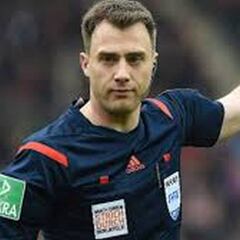 Zwayer dirigirá el Tottenham-Barça; Kruzliak, el Atlético-Brujas