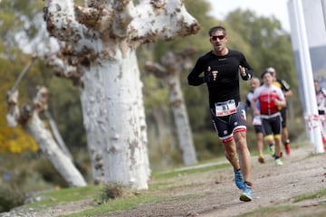 El segundo Du Cross de Aldea del Fresno fue una cita que pudieron disfrutar en la ma?ana del domingo m¨¢s de 160 participantes y que estuvo enmarcada en el fin de semana solidario que la localidad organiz¨® para recaudar fondos para la lucha contra el c¨¢nce