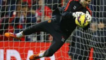 Víctor Valdés está trabajando en solitario en Manchester.