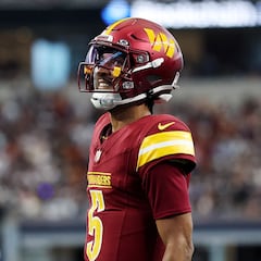 Commanders QB Jayden Daniels off injured against the Cowboys
