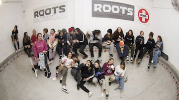 Foto de familia en la presentaci&oacute;n de la revista especializada en skate femenino Dolores Skateboard Magazine.