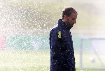 Soccer Football - World Cup - UEFA Qualifiers - England Training - Burton upon Trent, Britain - October 5, 2021 England manager Gareth Southgate during training Action Images via Reuters/Carl Recine