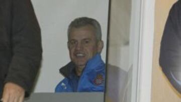 EN LA GRADA. Aguirre, en el primer duelo de su sanción.