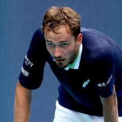 Djokovic remains number one after Hurkacz beats Medvedev