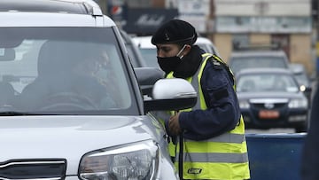 Vina del Mar, 28 de junio de 2020.  Fiscalizaciones a vehiculos en Vina del Mar durante cuarentena debido a pandemia por coronavirus  Sebastian Cisternas/ Aton Chile.