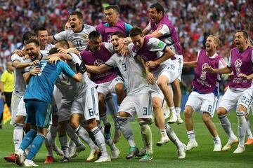 Los jugadores rusos celebran la clasificación para cuartos de final. 