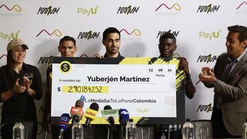 Yuberjen recibe donación y Mariana le da una sorpresa