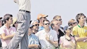 <b>TIGER VUELVE A RUGIR. </b>Tras superar la pérdida de su padre, el juego de Tiger Woods vuelve a recuperar su brillantez habitual en el maltrecho campo de Liverpool.