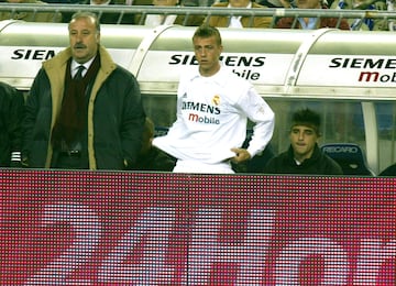 El Madrid ganó la Liga de 2003. La ambición de la directiva llevó a que prescindieran del entrenador y del capitán por considerarles poco mediáticos. El Madrid entró en una racha de 4 años sin títulos. El defensa malagueño se marchó al fútbol catarí.