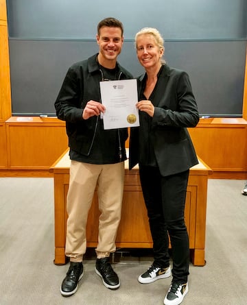 El defensa español del Atlético de Madrid sacó adelante el programa de negocios sobre Medios, Deporte y Entretenimiento que ofrece la prestigiosa Universidad de Harvard. Un éxito académico que unir a su excelente carrera deportiva.