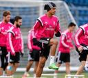 El Real Madrid prepara el Clásico sin Khedira ni James