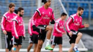 El Real Madrid prepara el Clásico sin Khedira ni James