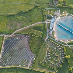 The Wave, una ola perfecta para surfear en familia