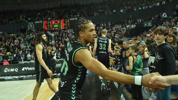 12/05/24 PARTIDO BALONCESTO ACB ENDESA JORNADA 27
BILBAO BASKET - BARCELONA 
FIN DE PARTIDO SALUDO