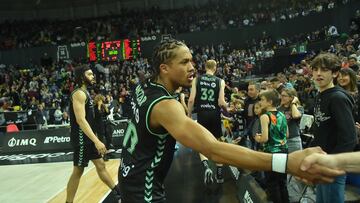 12/05/24 PARTIDO BALONCESTO ACB ENDESA JORNADA 27
BILBAO BASKET - BARCELONA
FIN DE PARTIDO SALUDO