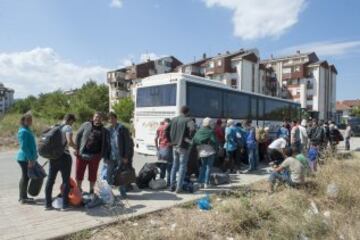 Miles de refugiados han cruzado la frontera entre Macedonia y Serbia con destino a Europa occidental. Macedonia ha sido uno de los países que se han visto desbordados por la afluencia de refugiados procedentes de Siria, Irak o Afganistán.