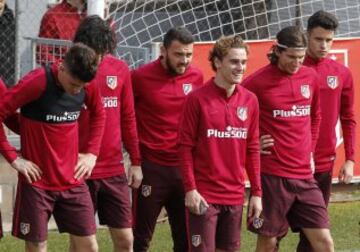 Ejercicio de balón en el entrenamiento del Atleti