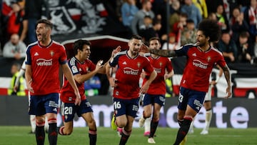 Los navarros celebran el gol de Moi G¨®mez