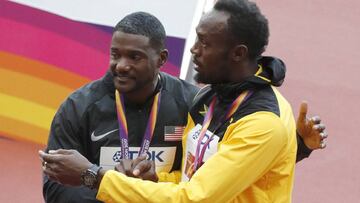 GRA284. LONDRES, 05/08/2017.- (I-D) El norteamericano Justin Gatlin, oro, y el jamaicano Ussain Bolt, bronce, durante la ceremonia de entrega de medallas de los 100 metros lisos del Campeonato Mundial de Atletismo, esta noche en el estadio ol&iacute;mpico de Londres. EFE/Lavandeira jr