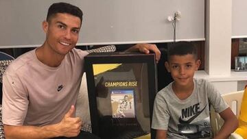 Cristiano junto a su hijo Cristiano Jr